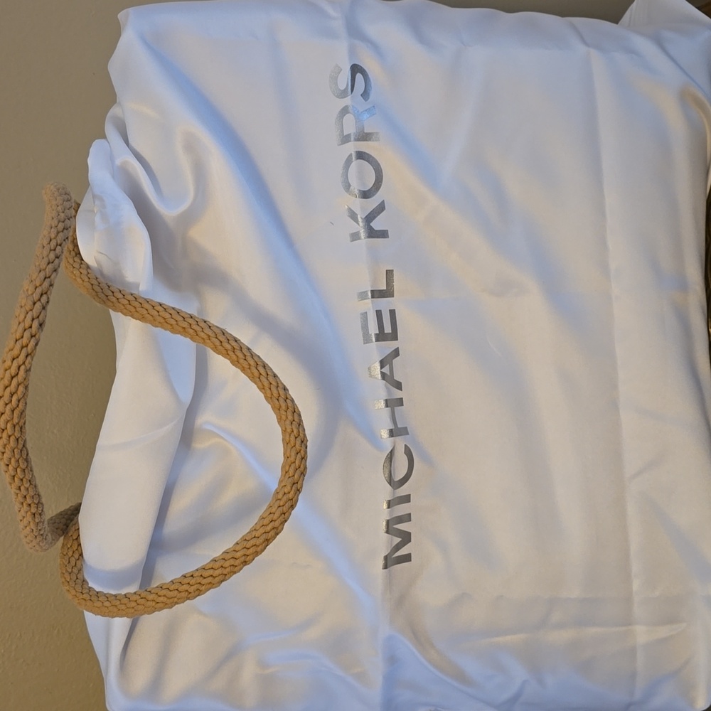 Michael Kors Isla Shoulder Tote, Handbag NWT - Picture 8 of 8